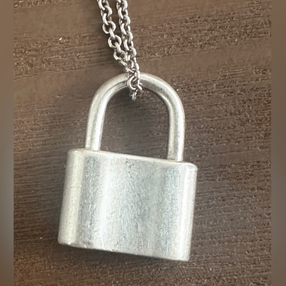 SOLD✨ 🔒TIFFANY & CO. Sterling Silver Padlock Necklace Dust Bag, Box, Gift Bag - Picture 4 of 7